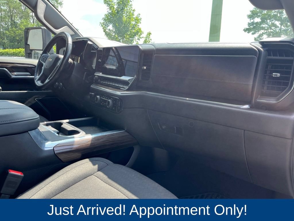 Used 2025 Chevrolet Silverado 3500 LT AWD/4WD image 15