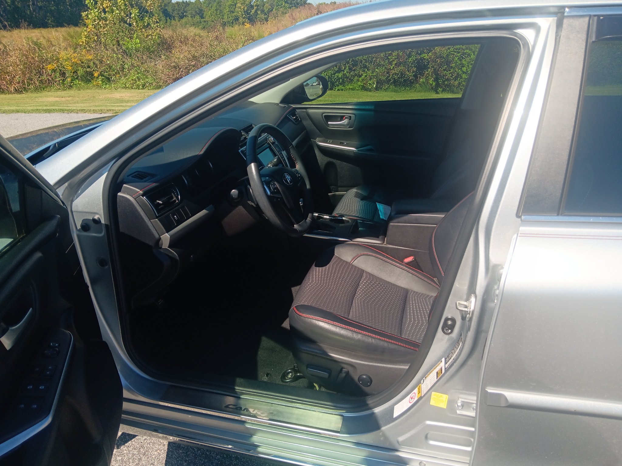 Used 2015 Toyota Camry SE FWD image 13