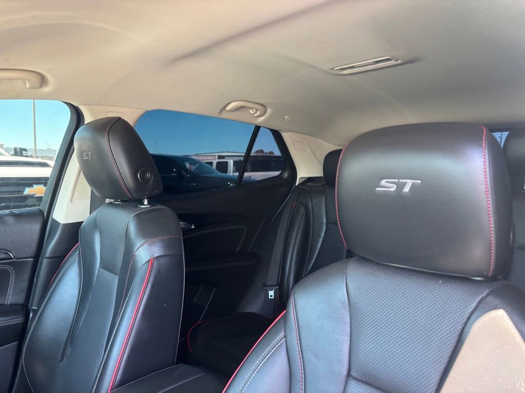 Used 2022 Buick Envision Essence w/ Technology Package II image 11