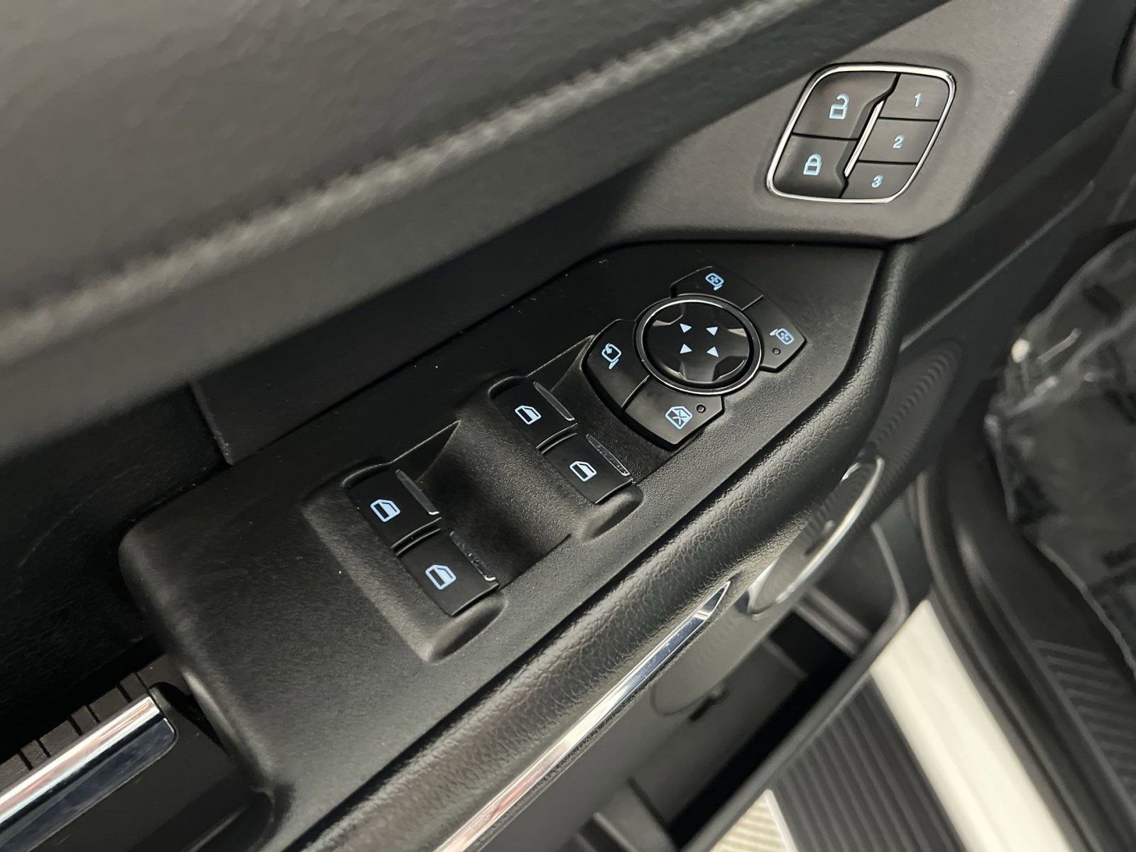 Certified 2020 Ford Expedition XLT w/ Equipment Group 202A image 15