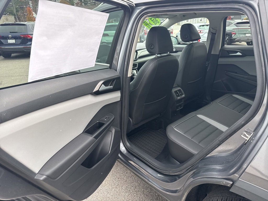 Used 2022 Volkswagen Taos SEL w/ Panoramic Sunroof Package image 28