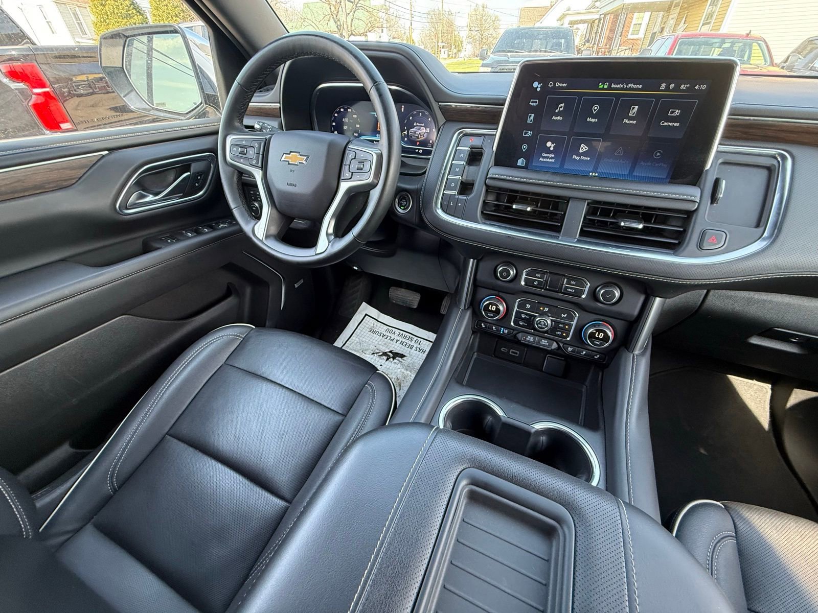 Used 2023 Chevrolet Suburban Premier image 3