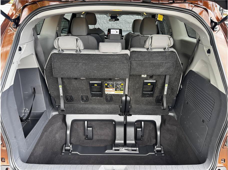 Used 2024 Toyota Sienna LE AWD/4WD image 26