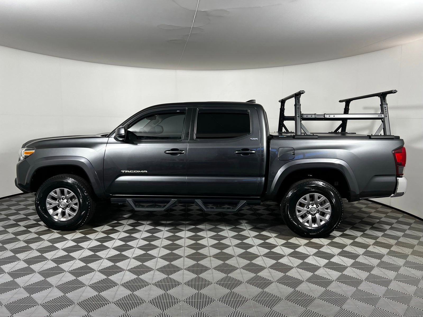 Used 2019 Toyota Tacoma SR5 RWD image 8