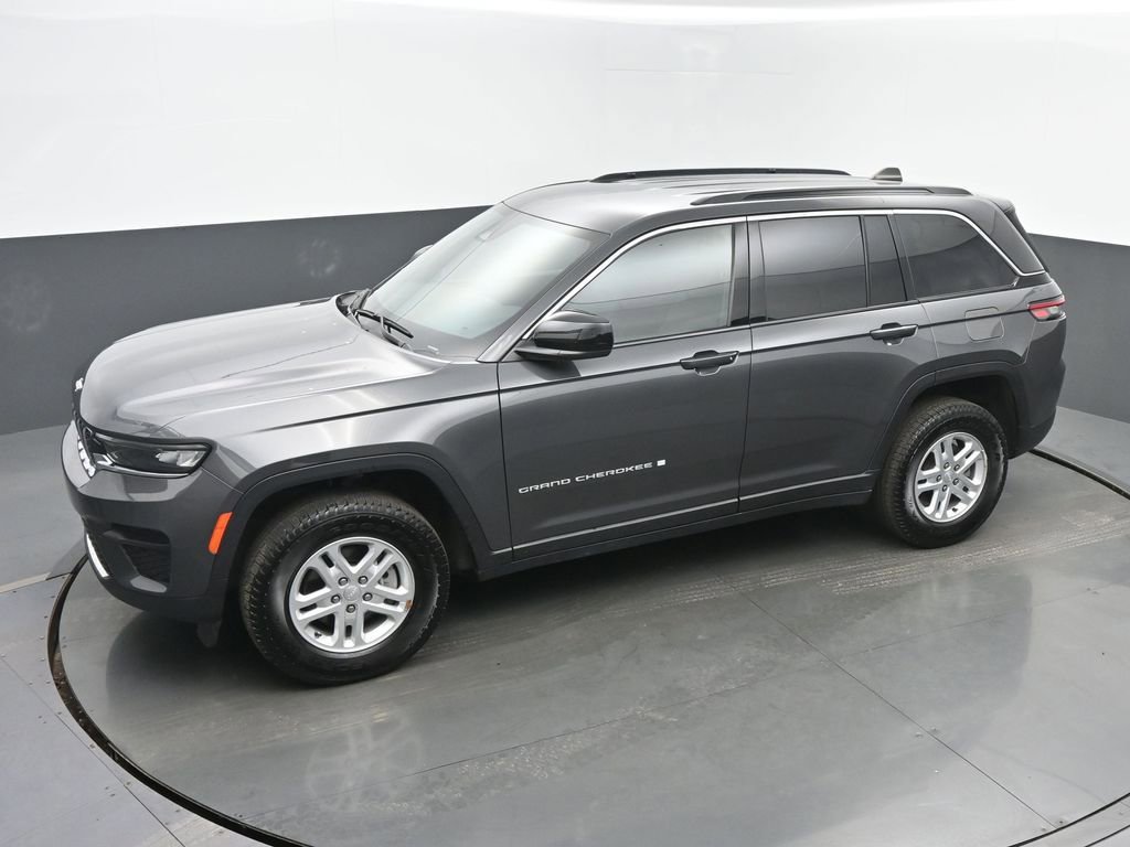 Used 2024 Jeep Grand Cherokee Laredo image 39