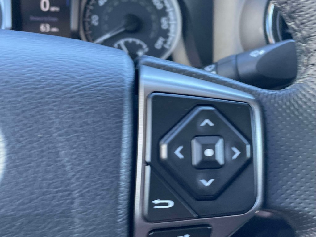 Used 2018 Toyota Tacoma SR5 RWD image 31