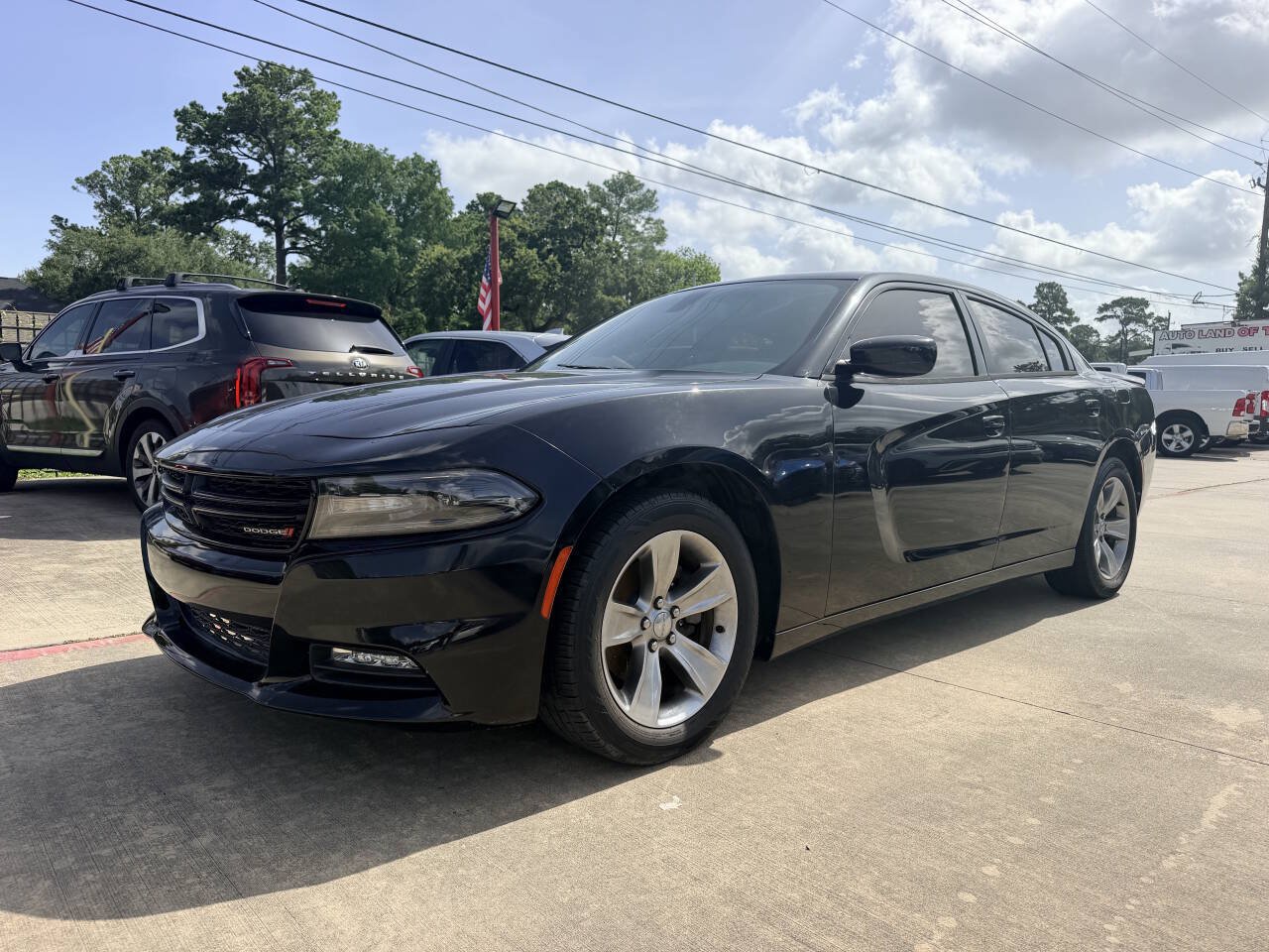 Used 2016 Dodge Charger SXT w/ Navigation & Travel Group RWD image 2