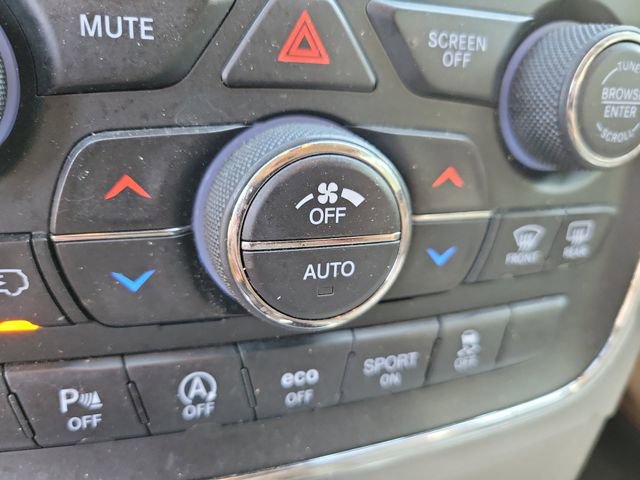 Used 2021 Jeep Grand Cherokee Laredo RWD image 23