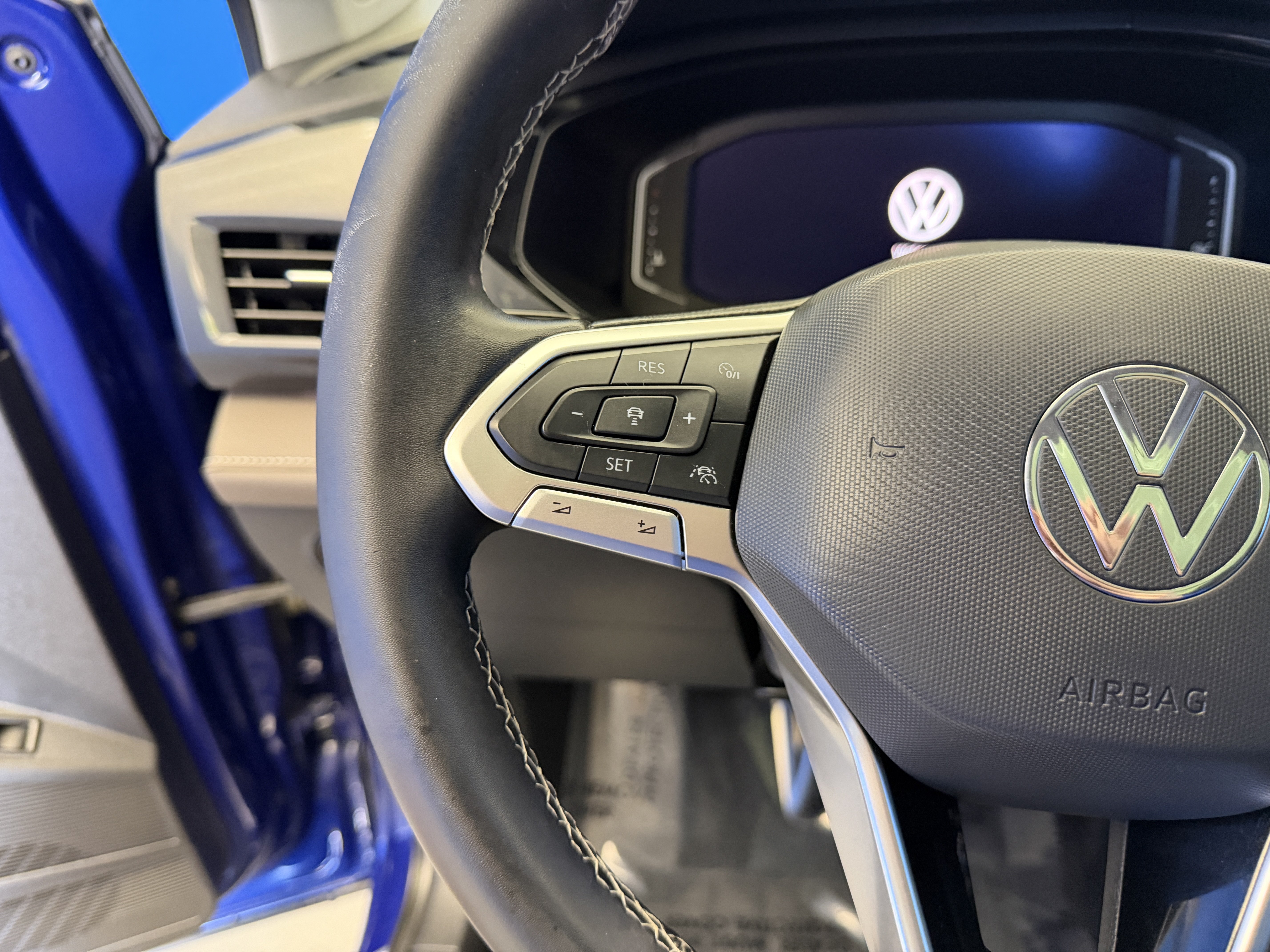 Used 2022 Volkswagen Taos SEL AWD/4WD image 15
