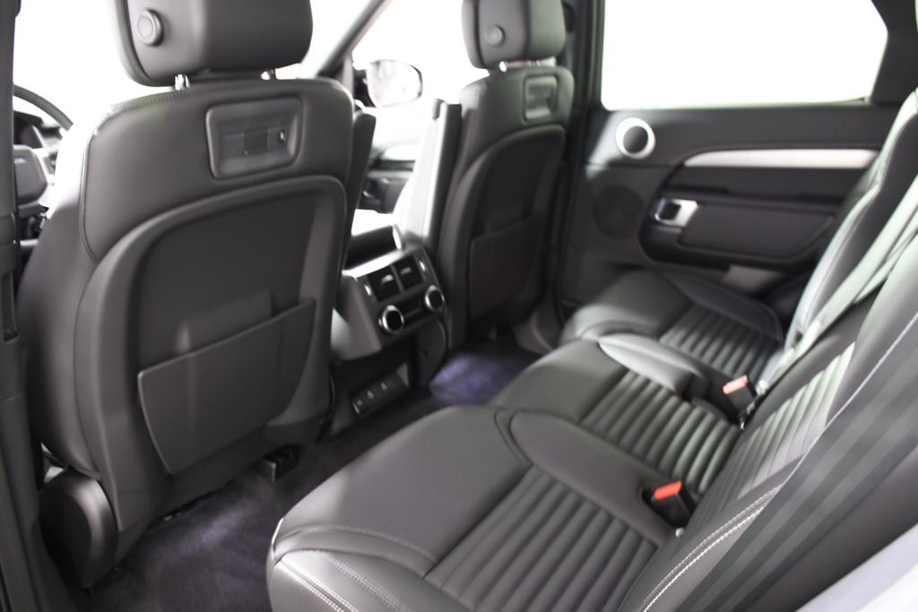 Certified 2025 Land Rover Discovery Dynamic SE image 27