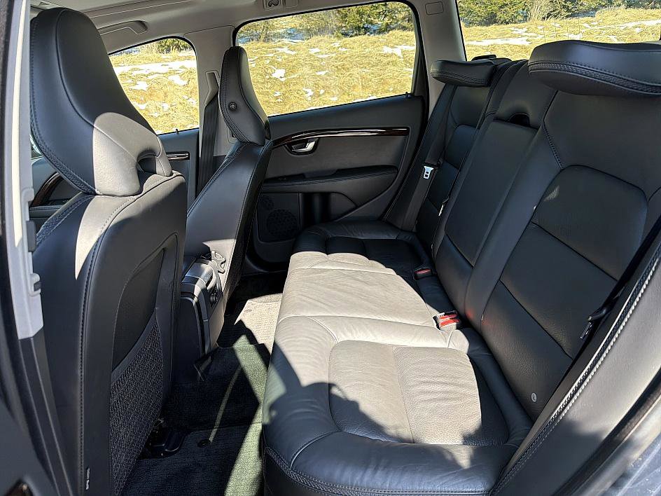 Used 2013 Volvo XC70 3.2 image 12