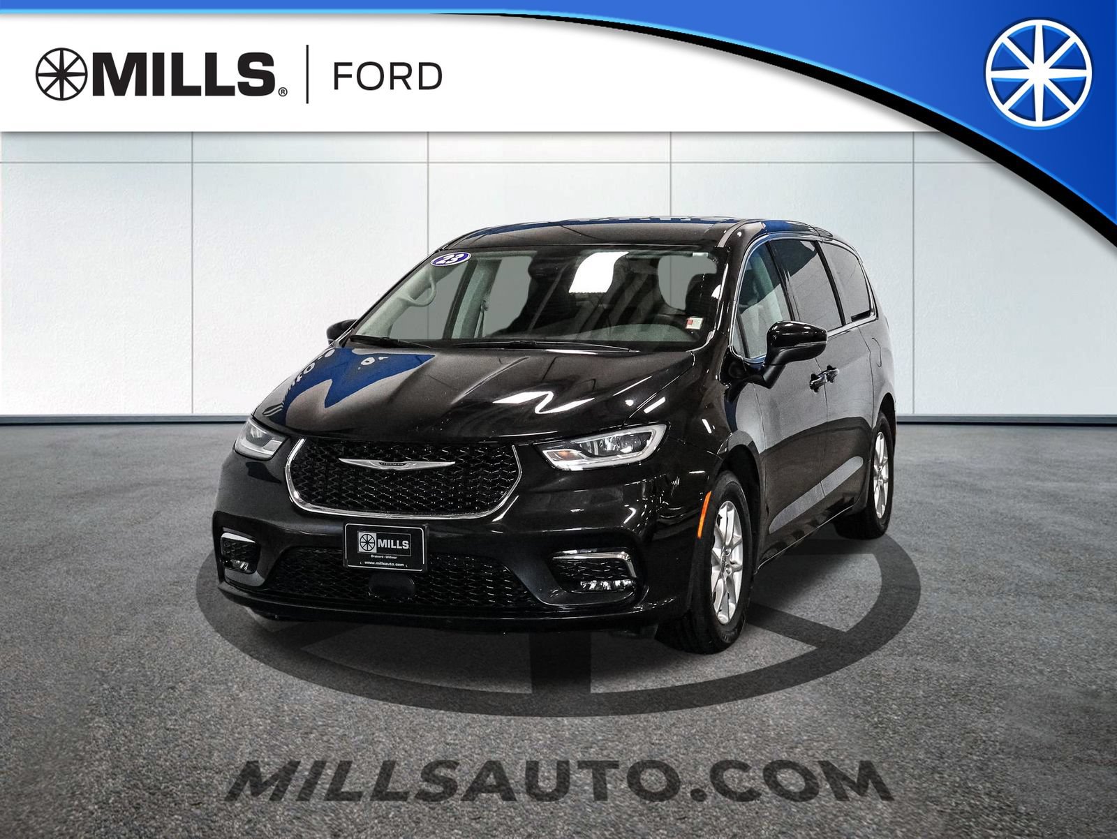 Used 2023 Chrysler Pacifica Touring-L