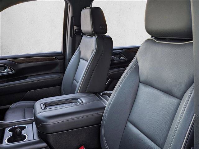 Used 2023 Chevrolet Suburban Premier image 9