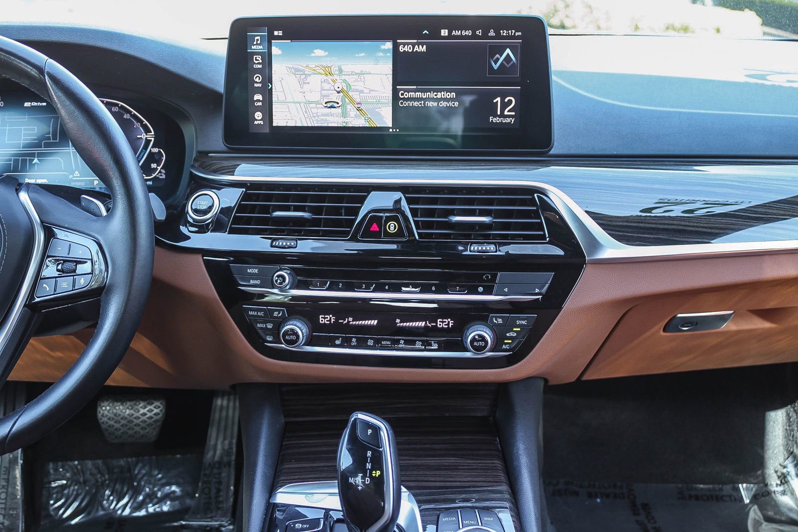 Used 2022 BMW 530e w/ Premium Package image 14