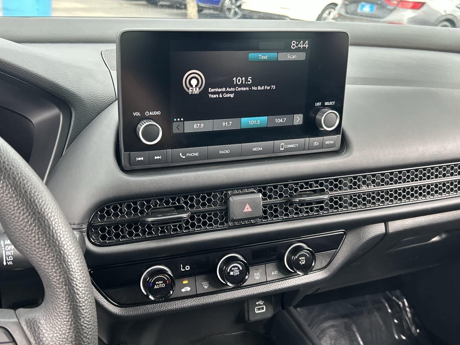 Certified 2025 Honda HR-V LX image 30