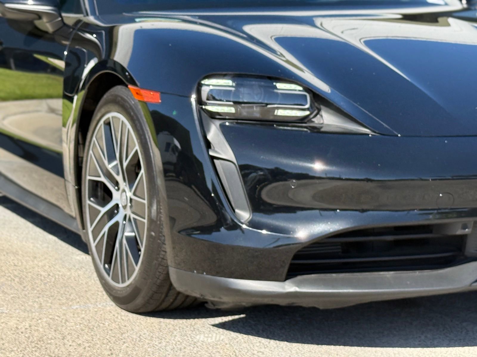 Used 2024 Porsche Taycan image 10