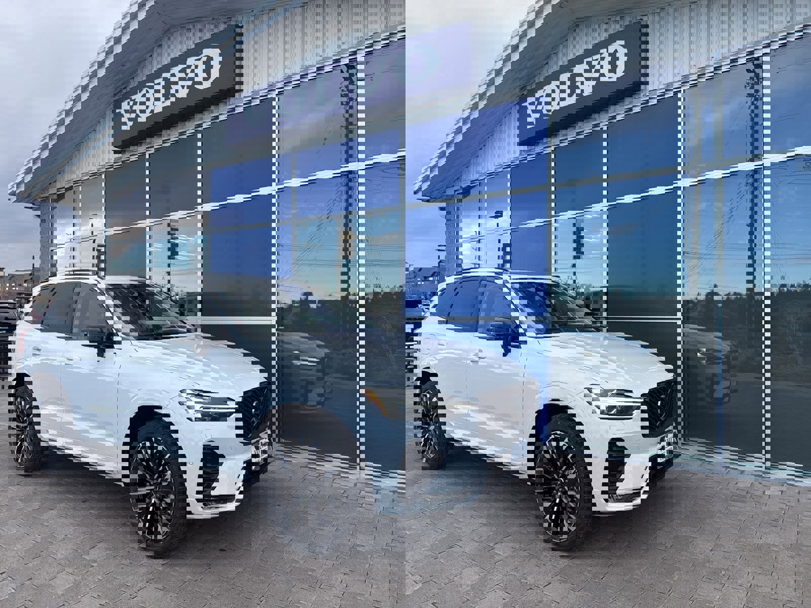 New 2026 Volvo XC60 B5 Ultra w/ Protection Package Premier image 1