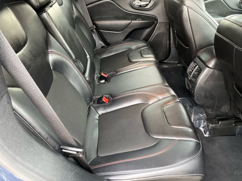 Used 2019 Jeep Cherokee Trailhawk w/ Cold Weather Group AWD/4WD image 12
