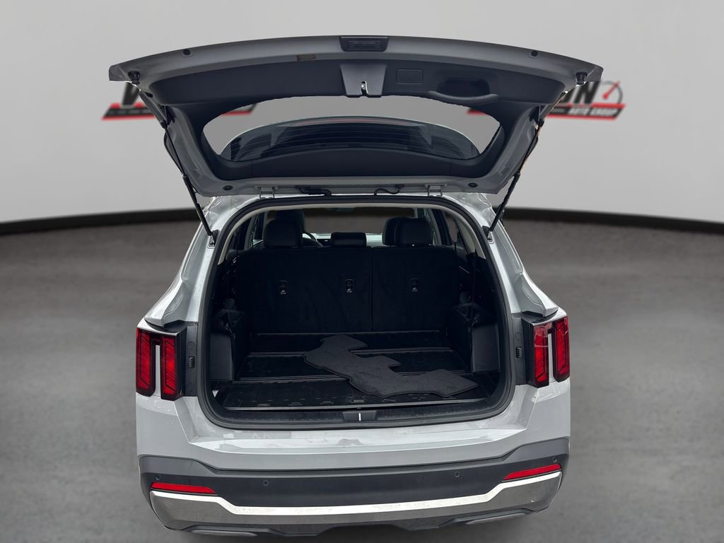 Certified 2025 Kia Sorento S w/ Panoramic Sunroof Package image 11