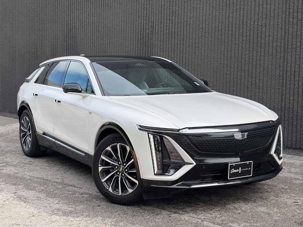 Used 2024 Cadillac Lyriq Sport AWD/4WD image 9