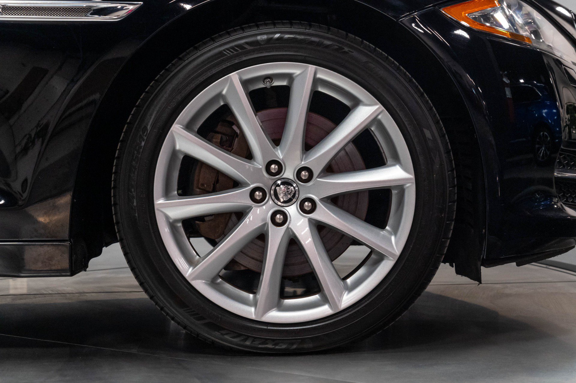 Used 2013 Jaguar XJ AWD image 31