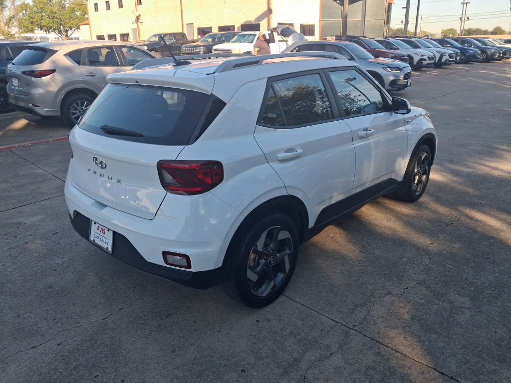 Used 2025 Hyundai Venue SEL FWD image 8