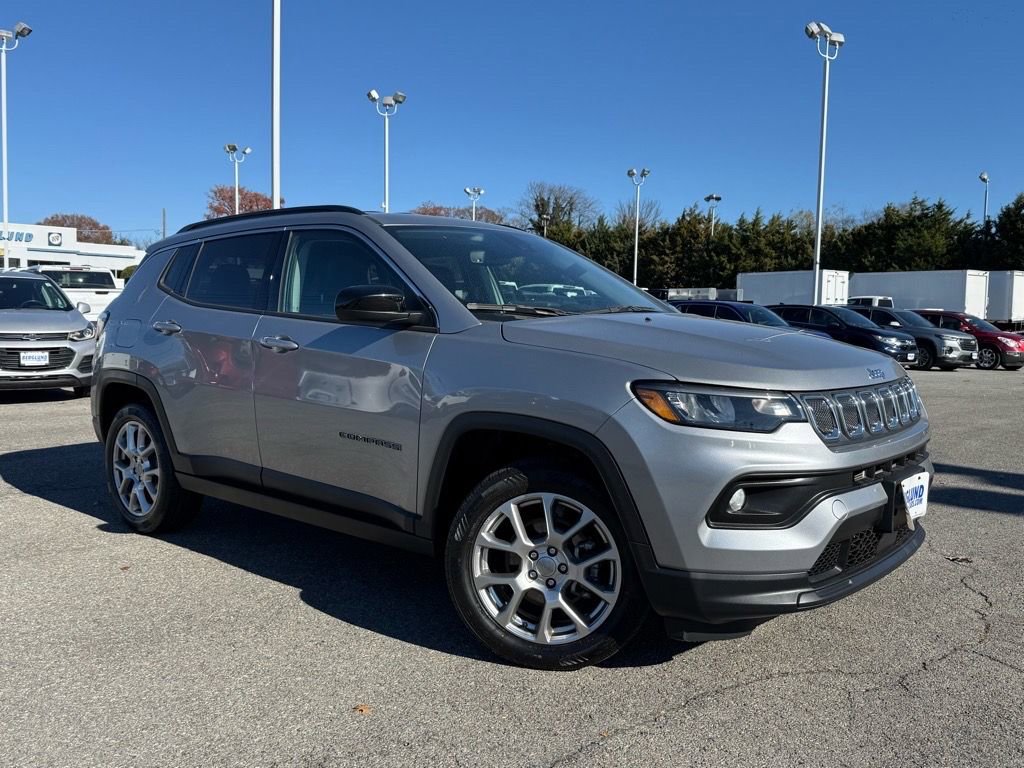 Used 2022 Jeep Compass Latitude image 1