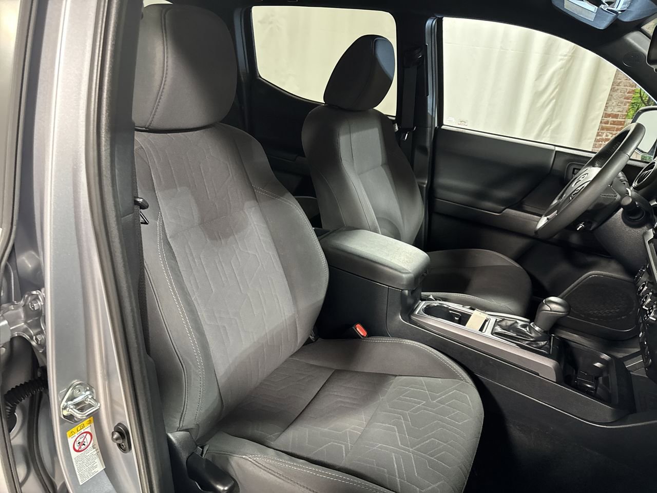 Used 2018 Toyota Tacoma TRD Off-Road image 33