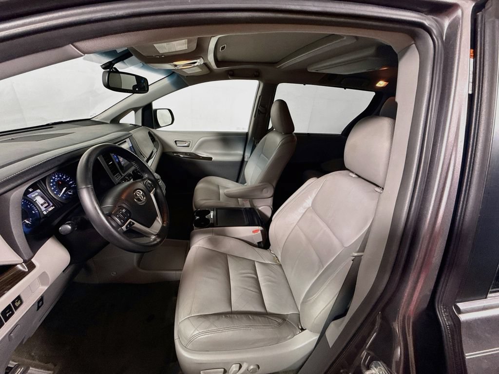 Used 2015 Toyota Sienna XLE Premium FWD image 18