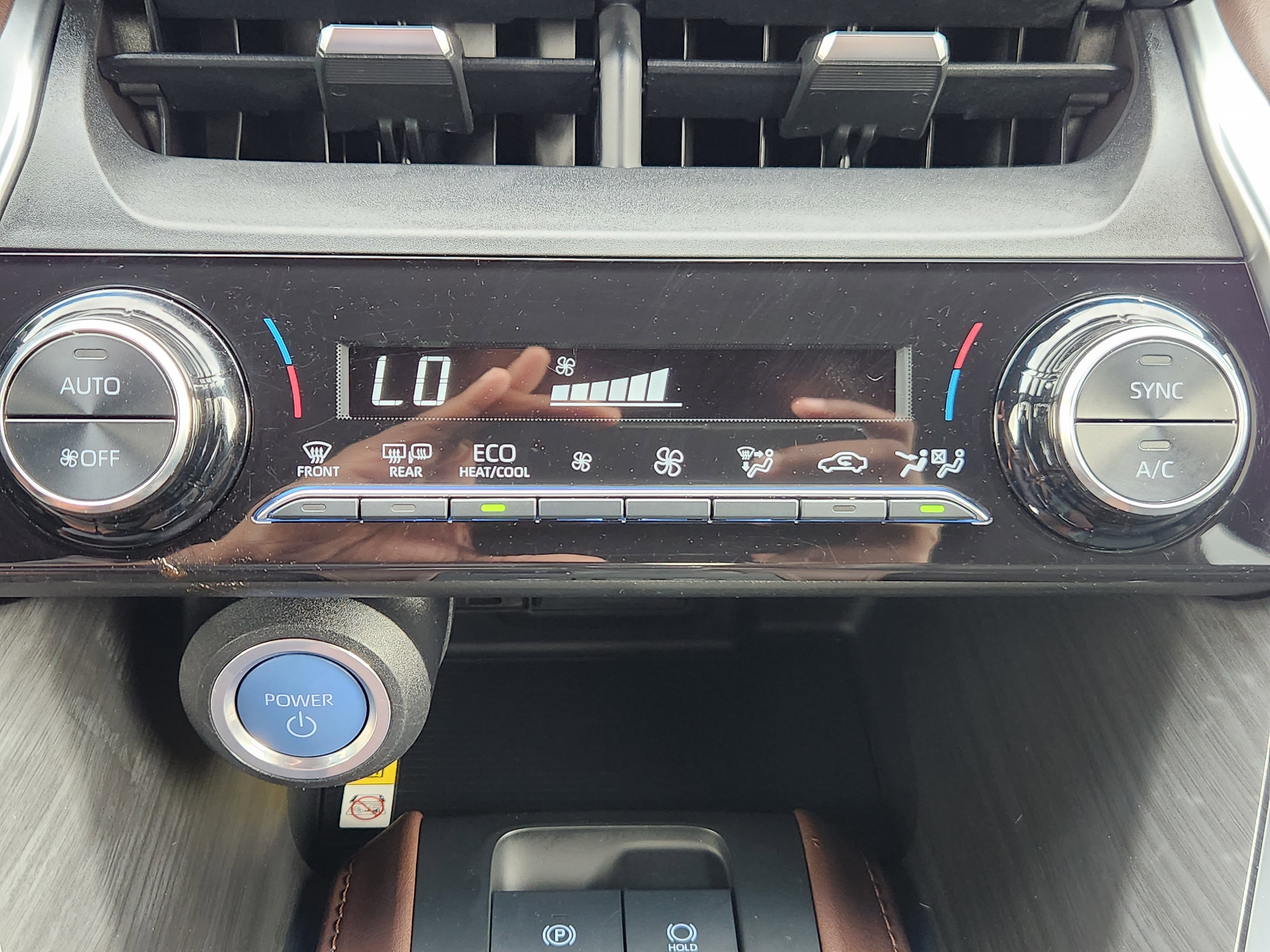 Used 2022 Toyota Venza XLE image 14