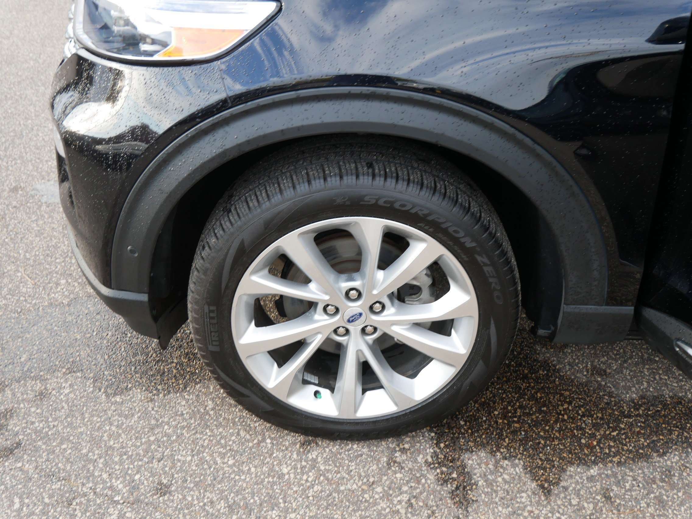 Certified 2022 Ford Explorer Platinum w/ Equipment Group 601A image 16