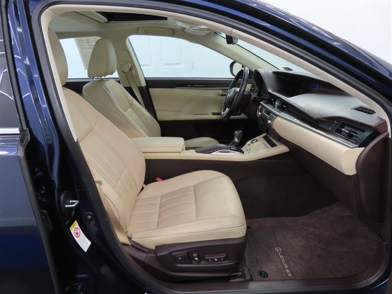 Used 2017 Lexus ES 350 w/ Luxury Package FWD image 32