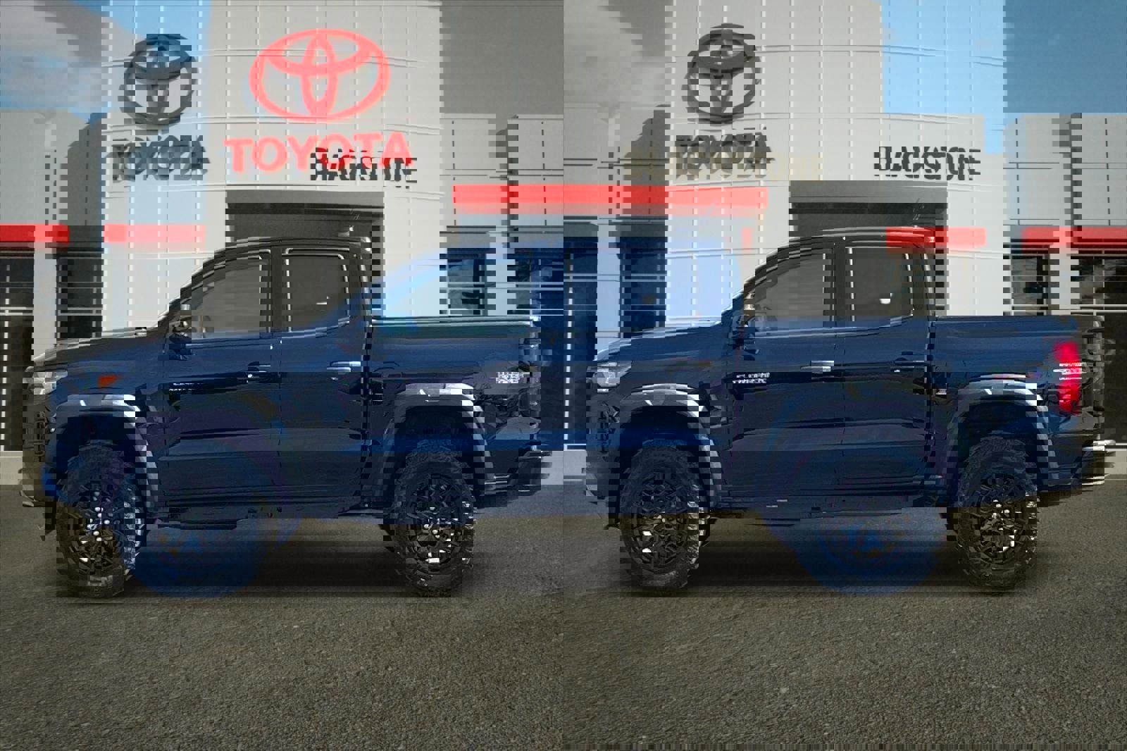 Used 2024 Chevrolet Colorado Trail Boss w/ Advanced Trailering Package image 6