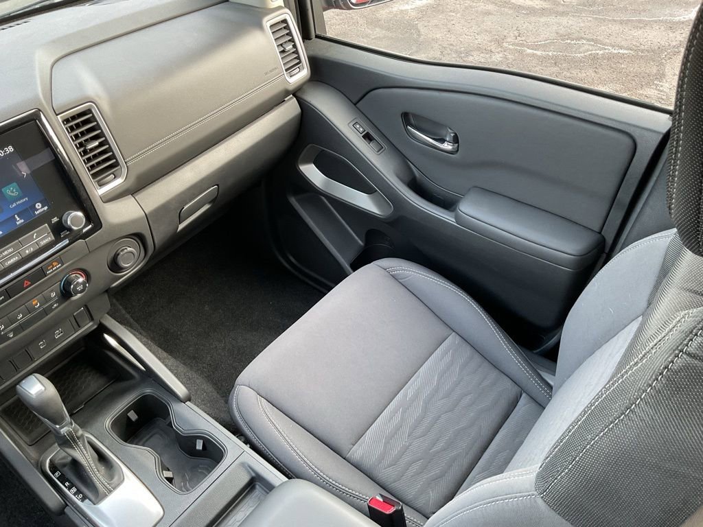 Used 2024 Nissan Frontier SV image 17