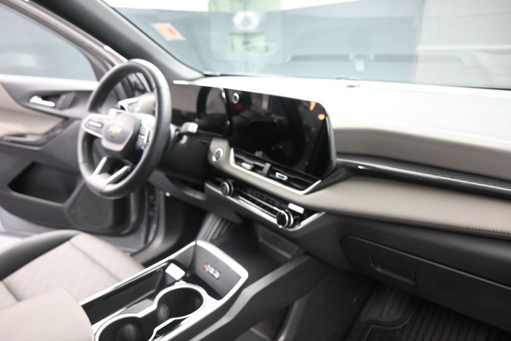 Used 2025 Chevrolet Equinox LT w/ Convenience Package II FWD image 21