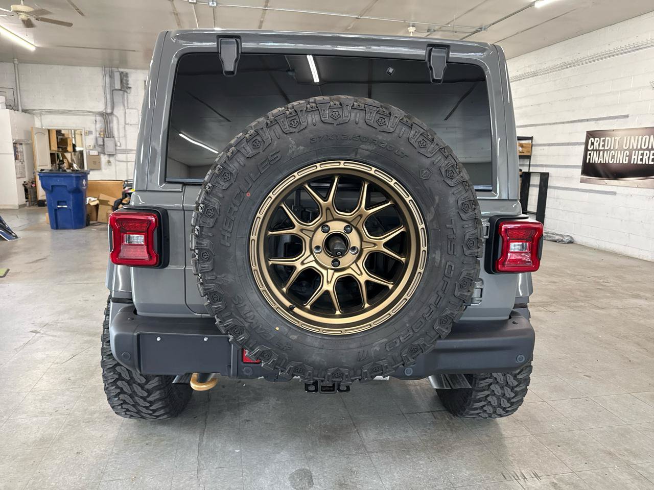 Used 2022 Jeep Wrangler Unlimited Rubicon w/ Xtreme Recon 35" Tire Package AWD/4WD image 3
