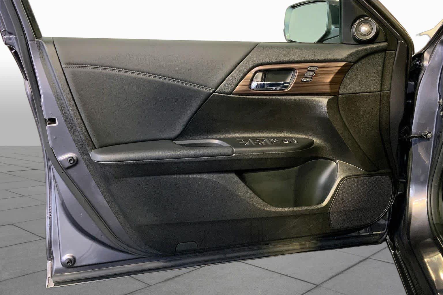 Used 2017 Honda Accord EX-L image 22