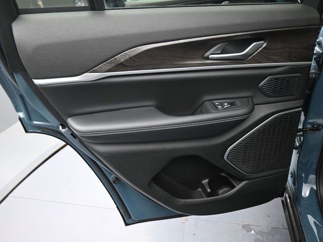 New 2026 Jeep Grand Cherokee Limited AWD/4WD image 40