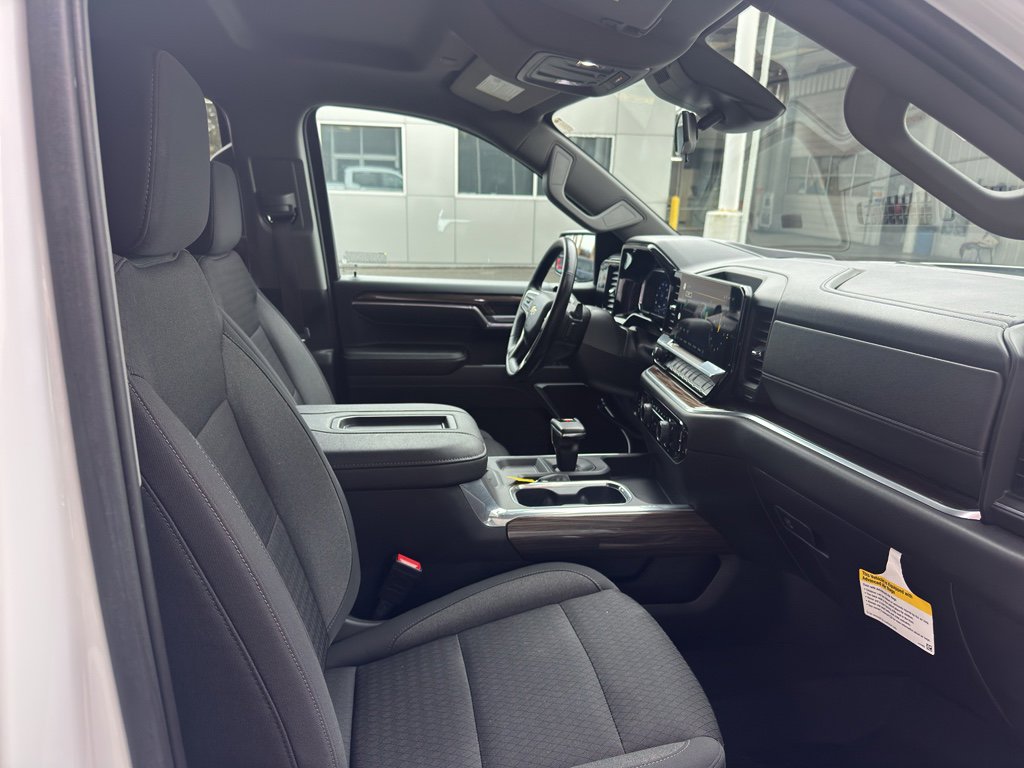 Used 2022 Chevrolet Silverado 1500 LT w/ Z71 Off-Road Package image 18