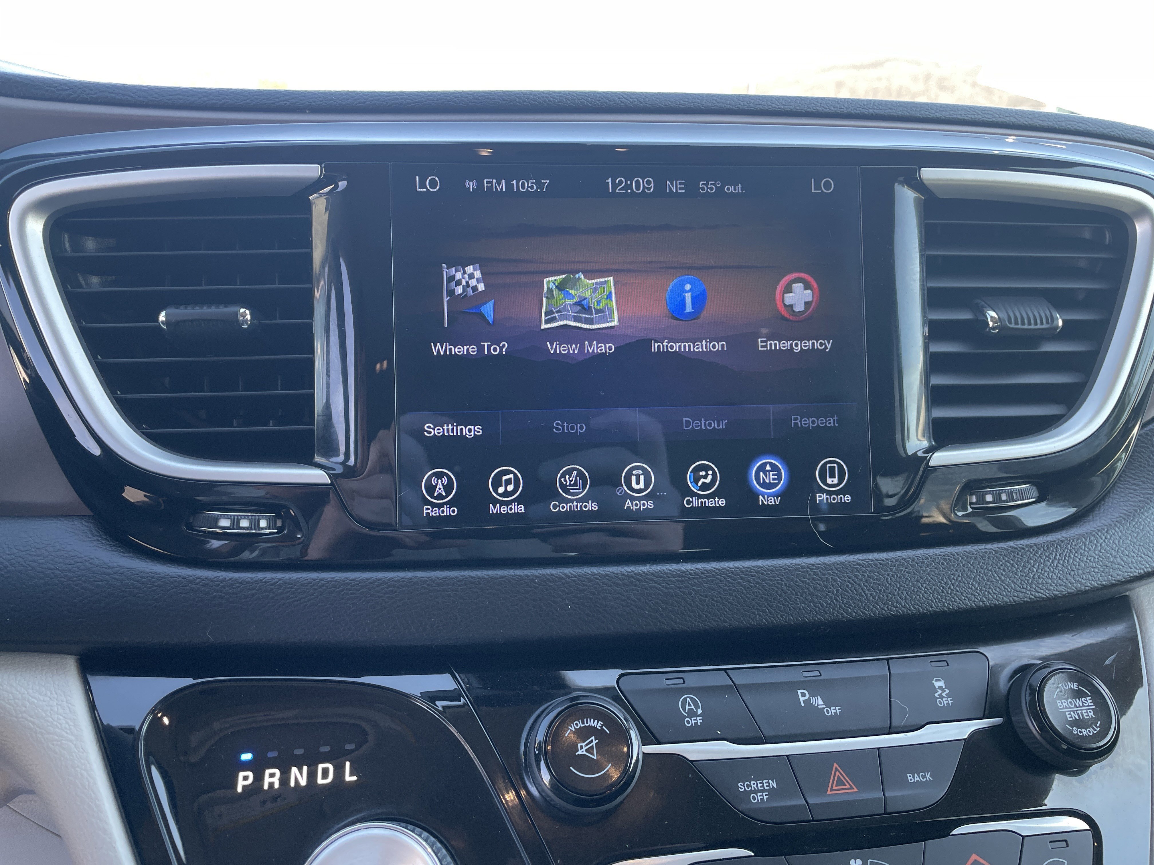 Used 2017 Chrysler Pacifica Touring-L w/ Tire & Wheel Group image 19