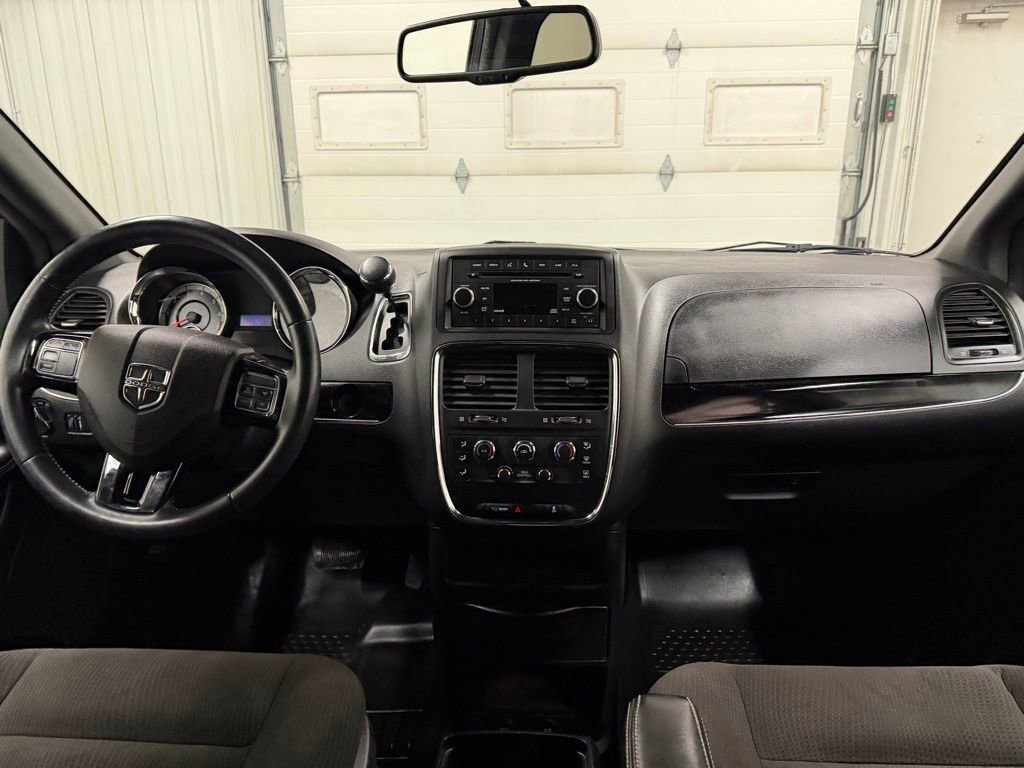 Used 2016 Dodge Grand Caravan SE image 18