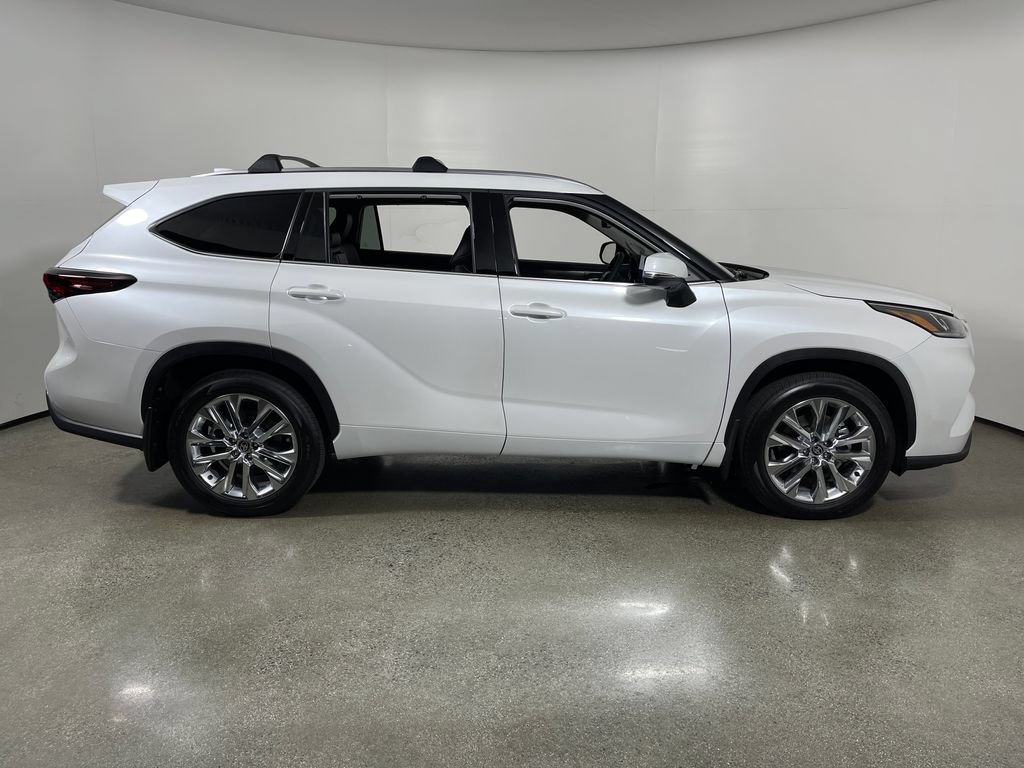 New 2026 Toyota Highlander Limited AWD/4WD image 2