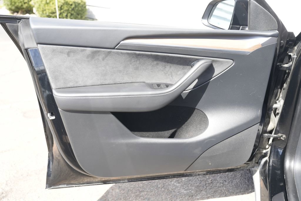 Used 2023 Tesla Model Y Long Range image 21