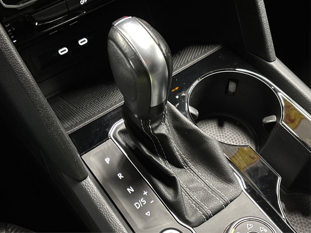 Used 2022 Volkswagen Atlas Cross Sport SE image 32