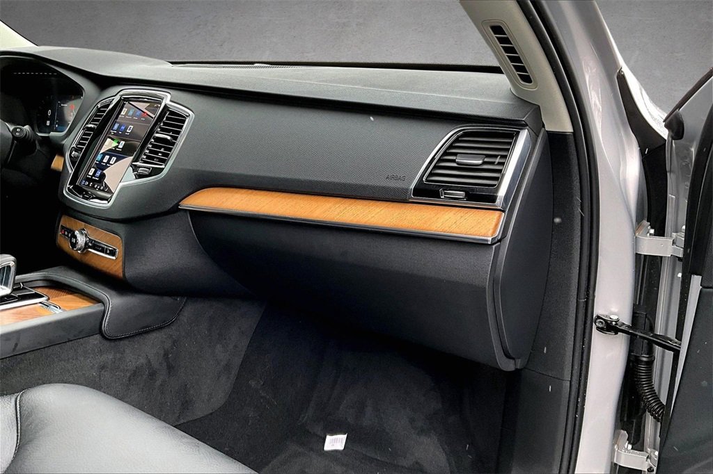 Used 2024 Volvo XC90 B6 Plus w/ Protection Package image 27