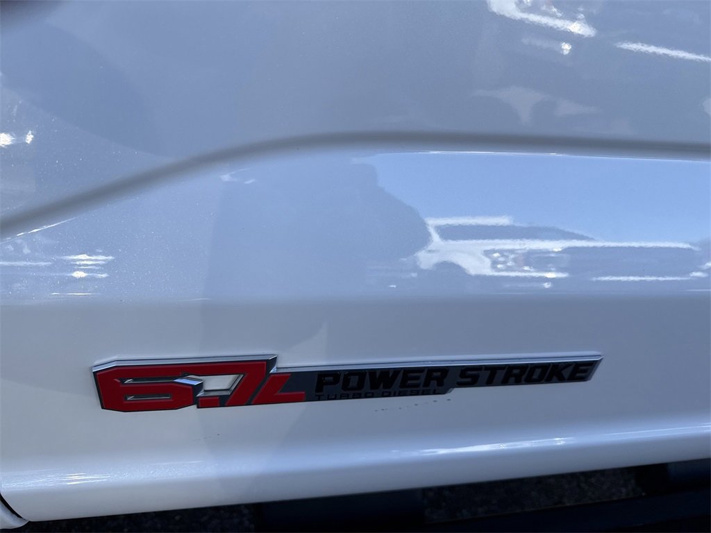 Used 2025 Ford F250 Lariat w/ Black Appearance Package image 12