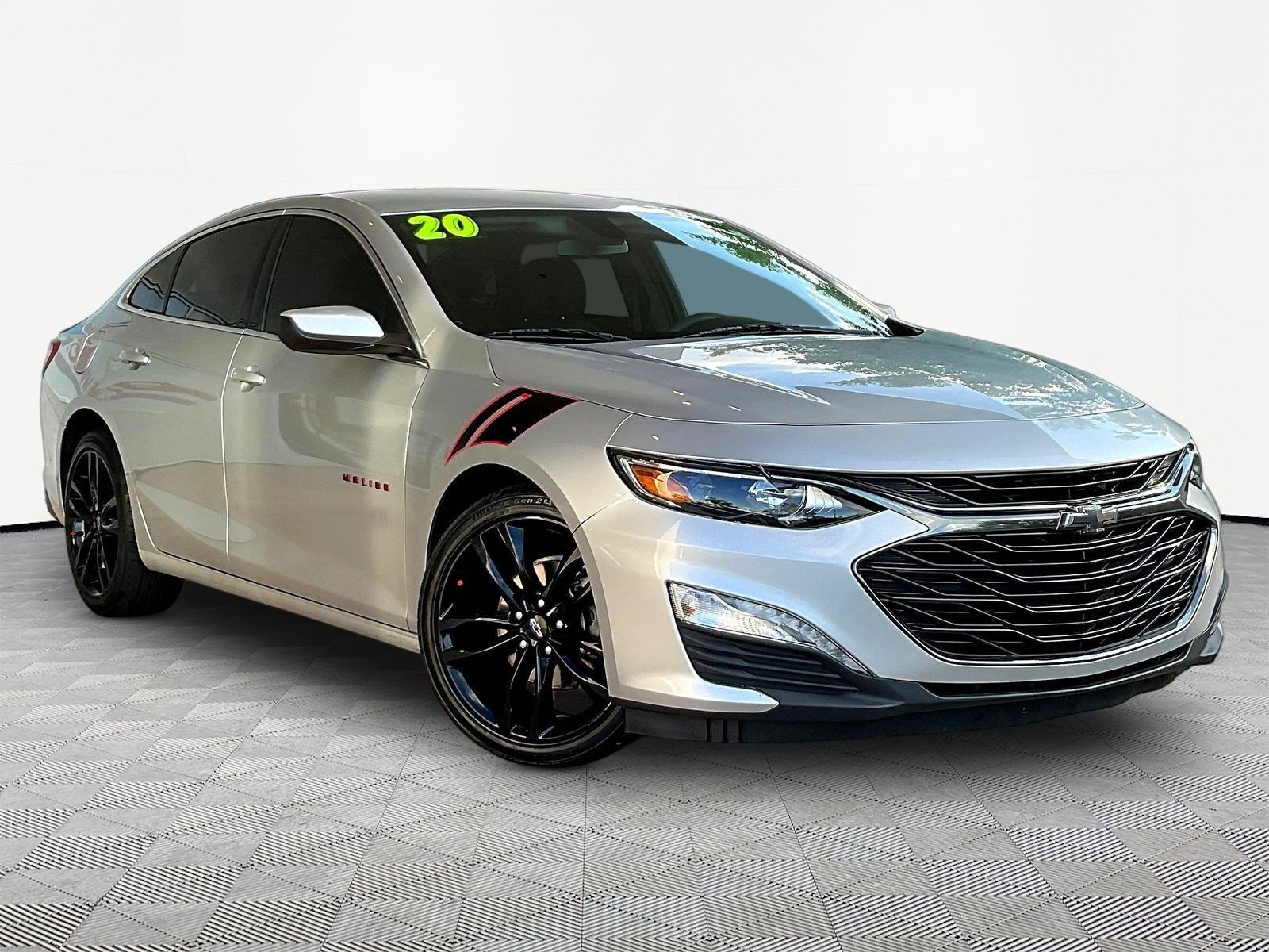 Used 2020 Chevrolet Malibu LT w/ Redline Edition FWD image 3