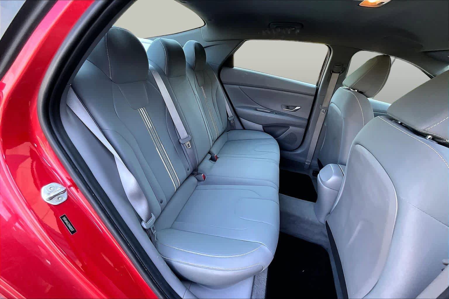 Used 2022 Hyundai Elantra SEL FWD image 36