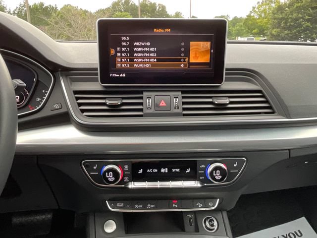 Used 2020 Audi Q5 2.0T Titanium Premium Plus AWD/4WD image 19