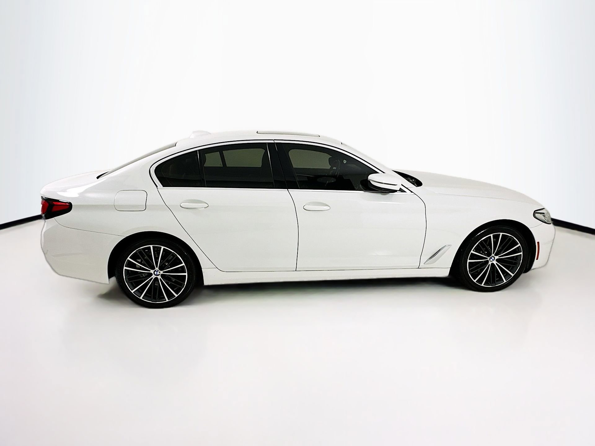 Used 2021 BMW 530i w/ Convenience Package RWD image 9
